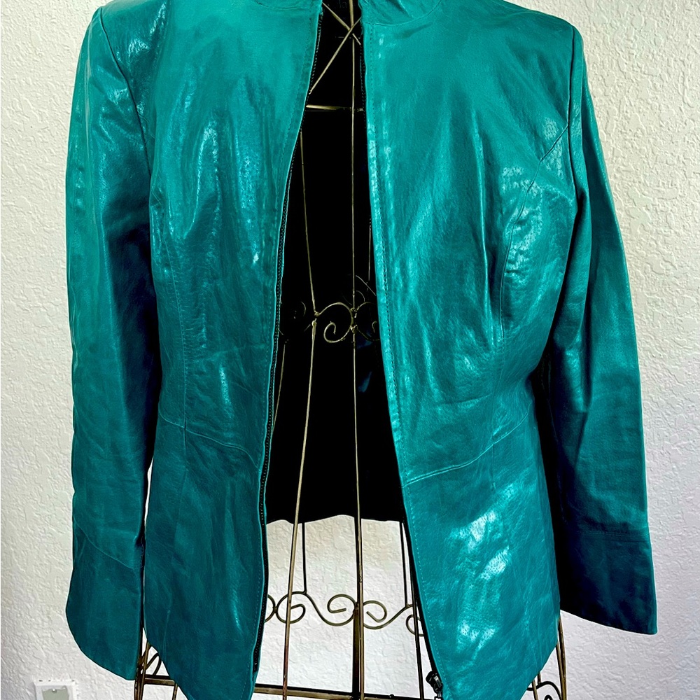 Pamela Mc Coy genuine leather women jacket. Size XS, new without tags, emerald.